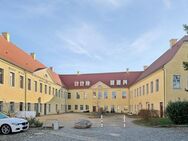 Modern Wohnen in denkmalgeschütztem Schloss nahe Dresden und gute Anbindung an A 4 - Klipphausen
