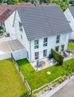 Neuwertige Doppelhaushälfte mit gehobener Ausstattung, Garage, Stellplatz und Hobbyraum - Seefeld (Bayern)
