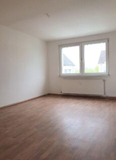 neu renovierte 4 Raum Wohnung im 2.OG