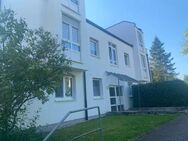 Ruhig gelegene Wohnung mit Balkon und wundervollem Blick ins Grüne! - Halle (Saale)