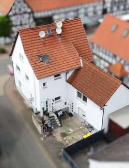 Vielversprechendes Zweifamilienhaus mit Weitblick in zentraler Lage von Echzell - Echzell