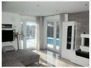 Garching/Alz-Zentrum: Junge TOP-3-Zi-EG-Whg., Garten, Pool, Gge, im Erbbaurecht! - Garching (Alz)