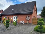 Charmantes Ein- / Zweifamilienhaus, das jede Menge Platz und Komfort bietet! // Ramsloh - Saterland