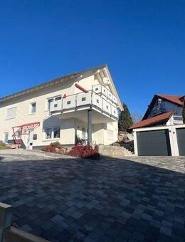 !Einfamilienhaus mit Einliegerwohnung und Doppelgarage! - Wellendingen