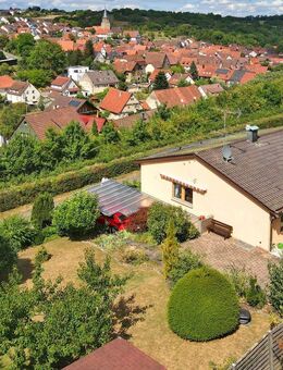 Wohnen, wo andere träumen: Einfamilienhaus mit Gartenidylle, Garage & Carport in ruhiger Lage - Mühlacker