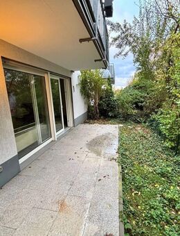 Große Erdgeschosswohnung mit Sonnenterrasse und 2 PKW-Stellplätze in Bad Soden am Taunus - Bad Soden (Taunus)