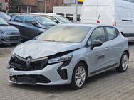 Renault Clio, 1.6 VEvolution V Evolution E-TECH Hybrid 145 EU6e, Jahr 2024 - Berlin