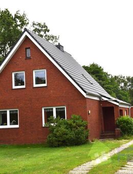 Aufgepasst! Teilsaniertes Einfamilienhaus in Jheringsfehn mit großem Grundstück! - Moormerland