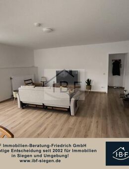 Lichtdurchflutete Dachgeschosswohnung mit 5 Zimmern in ruhiger waldnahen aber dennoch zentralen Lage - Siegen (Universitätsstadt)