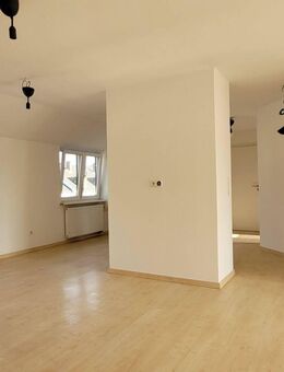 MANNELLA *Licht & Luft* Toll geschnittene Dachgeschosswohnung in zentraler Lage von Spich - Troisdorf