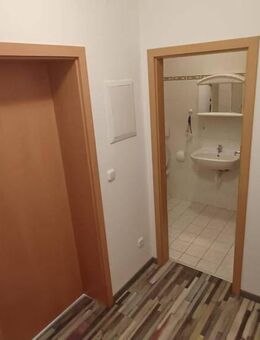 Objekt-Nr.: 13424 - Schöne bezugsfreie 2-Zimmer-ETW im 2. OG mit Wanne und Abstellraum zentrumsnah in Plauen - Plauen