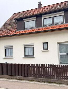 Charmante Doppelhaushälfte mit Garten und Doppelgarage - Oberkochen