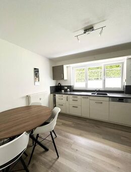 Komplett modernisierte 4-Zimmer-Wohnung in Oppenau mit ca. 100 m² Wfl. in kleiner Wohneinheit - Oppenau