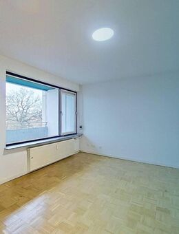 **Große 1-Zimmer-Wohnung mit BALKON, BADEWANNE und EBK** - Uetersen