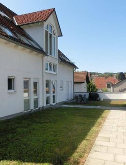 Tolle, gepflegte 3 Zi.-Whg. in ruhiger, zentraler Lage - Balkon, Grünfläche, inkl. TG-Stellplatz - Ebersbach (Fils)