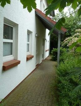 2 Zimmer EG - Wohnung in Vilsen in absolut ruhiger Lage. EBK, Terrasse und weiterer Raum im DG - Bruchhausen-Vilsen