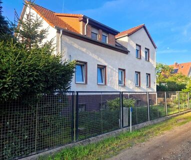 Großes Wohnhaus mit weitläufigem Garten und Wiesen bietet Platz zum Verwirklichen Ihrer Träume