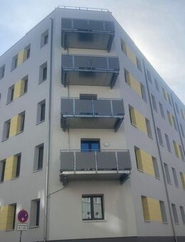 Luxuriöse 3-Zimmer-Wohnung mit Aufzug, Fußbodenheizung, Einbauküche, 2 Bädern & Wohnküche mit Balkon! - Halle (Saale)