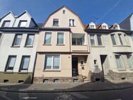 Perfekt für Kapitalanleger - Teilmodernisiertes Dreifamilienhaus in attraktiver Lage - Troisdorf
