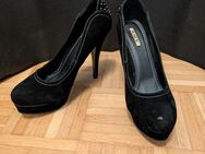 Elegante schwarze Pumps mit Nieten in Größe 41 – kaum getragen - Hamburg Hamburg-Nord