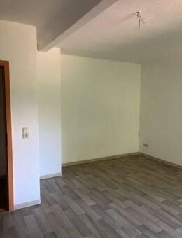 Stilvolles Wohnen in zentraler Lage - ideal für Paare oder Berufspendler, sofort frei - Lauta