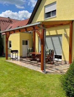 Haus mit Garage und Gartenhaus - Flachslanden