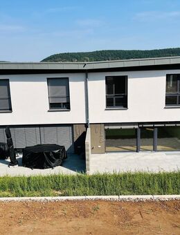Diesen Sommer auf der eigenen Terrasse genießen... erleben Sie ihr neues Zuhause am grünen Stadtrand bei einer Besichtigung! - Eltmann