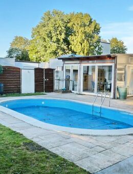 Bungalow mit Pool und Garage auf EP-Grund in Alt-Marl - Sanierungsbedarf umfangreich - Marl (Nordrhein-Westfalen)
