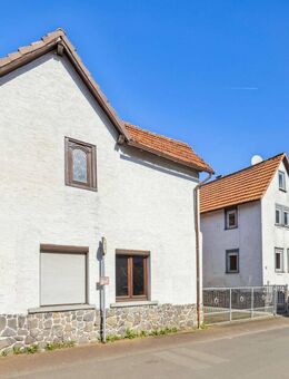 Verputztes Fachwerkhaus mit Nebengebäude und Scheune in Hungen-Langd! - Hungen