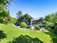 Unverbaubare, naturnahe Lage in Seenähe: Großzügige Familienvilla mit Indoor-Pool - Feldafing