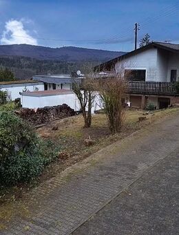 Wohnen im Bungalowstil mit Einliegerwohnung und Wellnessbereich in ruhiger Lage - Hettenrodt