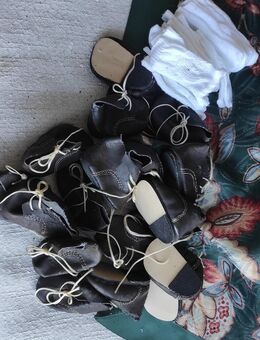 10 Mal Ein paar Puppenschuhe plus 10 paar Strümpfe - Köln