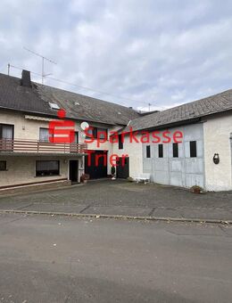 Großzügiges Ein-/Zweifamilienhaus mit großer Scheune im Moselort Detzem - Detzem