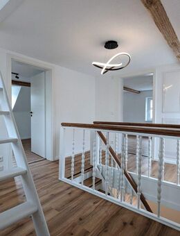 Liebevoll saniertes Einfamilienhaus mit Balkon und kleinem Garten im Zentrum von Feuchtwangen - Feuchtwangen