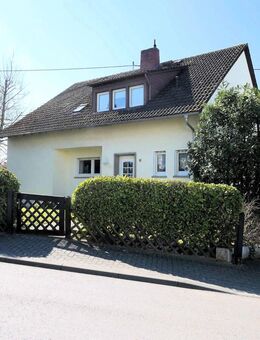 Charmantes Einfamilienhaus mit parkähnlichem Garten in Wiesbaden-Igstadt - Wiesbaden