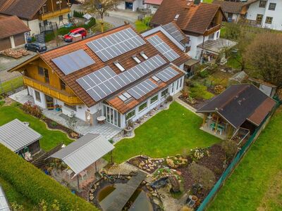 Großzügiges Mehrfamilien-Landhaus mit beheiztem Wintergarten In Ruhiger Lage in Malching