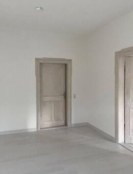 Großzügige, helle 2-Zi.-Wohnung in Saalfeld, Saalstraße - Saalfeld (Saale)