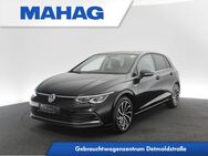 VW Golf, 1.5 VIII Style eTSI MildHybrid IQ Light HarmanKardon, Jahr 2020 - München