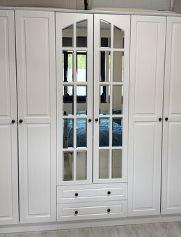 Kleiderschrank Landhausstil mit Spiegelkacheln 2,10 m - Ludwigsburg