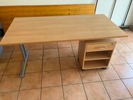 Schreibtisch, Computertisch, Couch und Couchtisch zu verschenken - Rheinbrohl