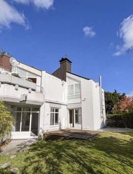 Georgenborn! Wohnen mit Wow-Effekt! Exklusives Haus, 6 Zi., Wellness-Bereich, eig. TG, toller Garten - Schlangenbad