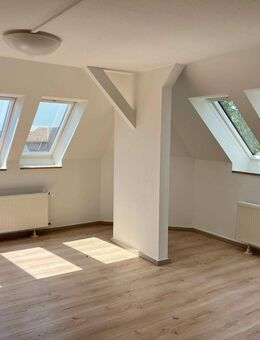 Freies WG-Zimmer im Dachgeschoss verfügbar! Ideal für Studenten und Azubis! - Kiel
