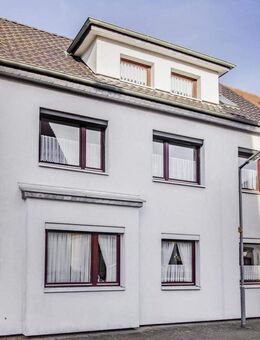 Großzügiges Zwei-/Dreifamilienhaus mit gedämmter Fassade und erneuertem Dach in Bremen-Blumenthal - Bremen