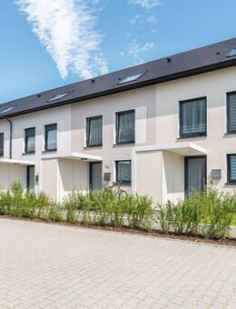 **Hereinspaziert** Energieeffizientes Reihenendhaus | 5 Zimmer mit Garten + EBK - Nürnberg