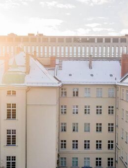 Fantastische Lage in Berlin-Mitte! Historische Altbau-Wohnung inkl. Einbauküche, Gäste-WC, Kamin - Berlin