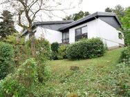 Neuer Preis: Repräsentatives Wohnhaus mit Garage und Garten in herrlich ruhiger Lage - Ahorn (Bayern)