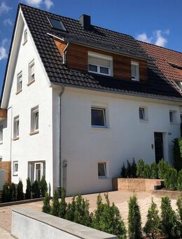 Sanierte Terrassenwohnung (Energie B) mit eigenem Garten + Gartenhaus und zwei Stellplätzen - Schönaich