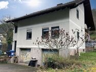 Zweifamilienhaus mit Garagen und Garten komplett vermietet - Pirmasens