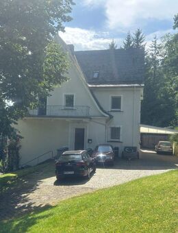 Stilvolles Zweifamilienvilla mit Balkonen, Sauna, Kellerbar & Doppelcarport – auf großem Grundstück mit privater Zufahrt... - Lüdenscheid