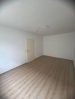 Helle 2-Zimmer-Wohnung mit Balkon in Duisburg - Duisburg